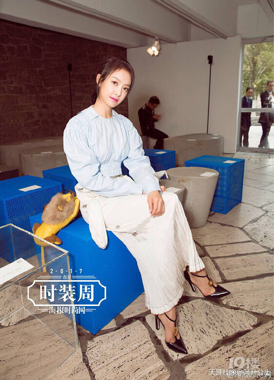 夹枪带棒百无禁忌舒明明遭网友热议，言论尺度引发全网关注，三天内登上三个热搜榜单，娱乐舆论场再起波澜。