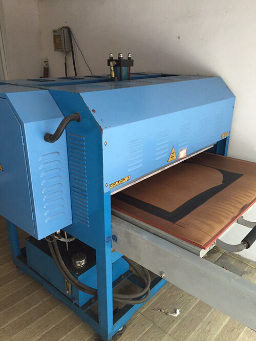 转一台9成新液压烫画机 质量相当不错 可