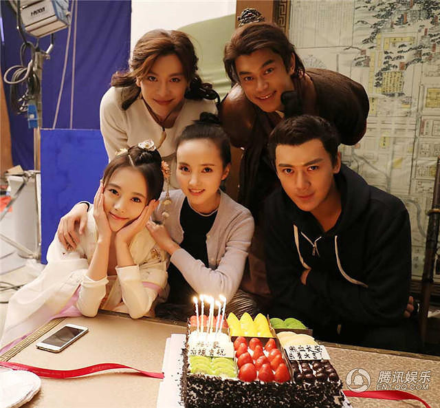 程小蒙《热血长安》杀青 拜师徐海乔约饭鞠婧