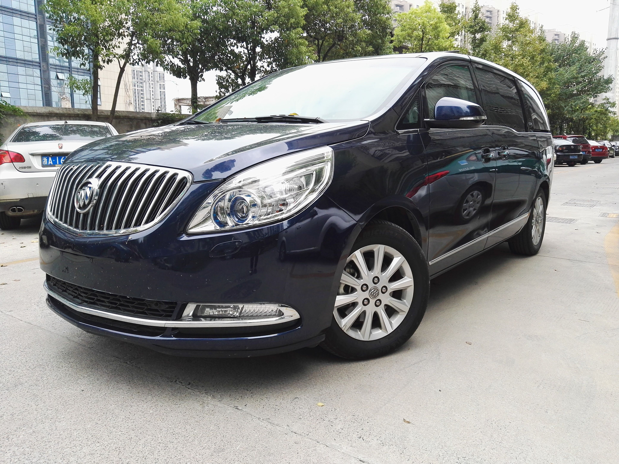 13年12月别克gl8 8万公里