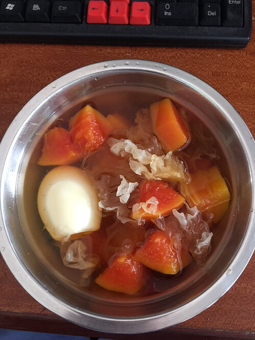 中午木瓜雪耳鸡蛋糖水