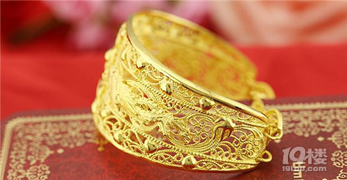 中国传统婚礼上 新娘子戴的那些金饰的含义-谈
