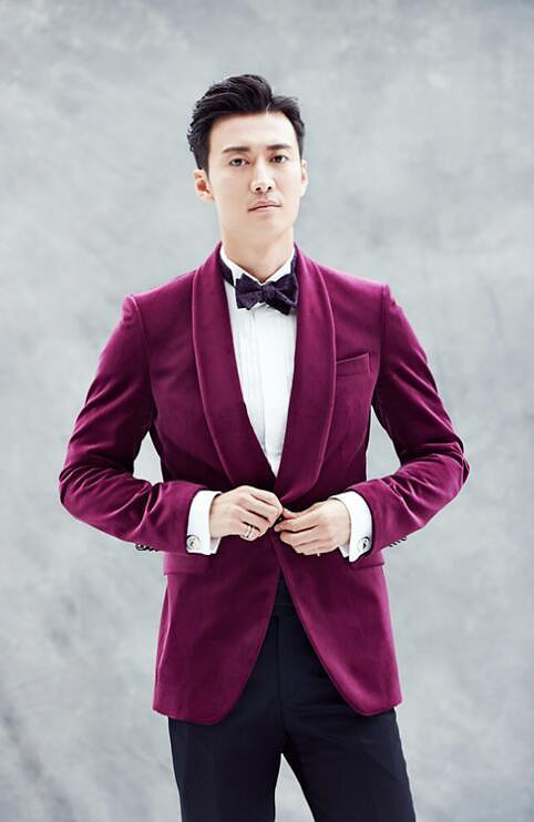 型男演员戚迹签约新公司 曾被赵丽颖称长腿欧巴