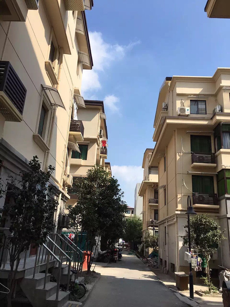 城西荷花苑小区(适合单身住)小间房680元送宽带!