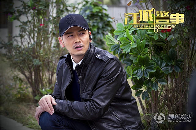 《江城警事》曝海报 林申杨烁现80后警察风采