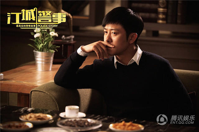 《江城警事》曝海报 林申杨烁现80后警察风采