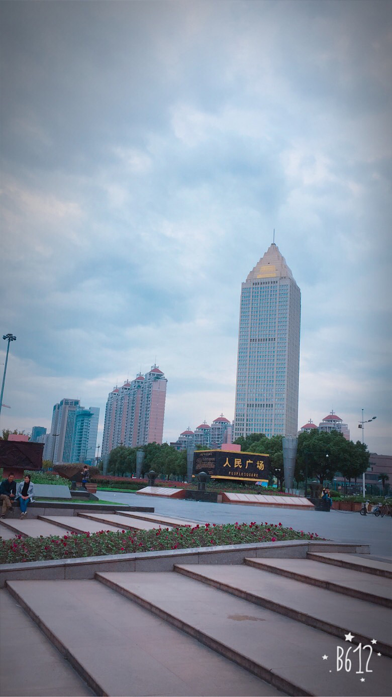 我在人民广场,缺炸鸡_随手拍大广场__杭州19楼