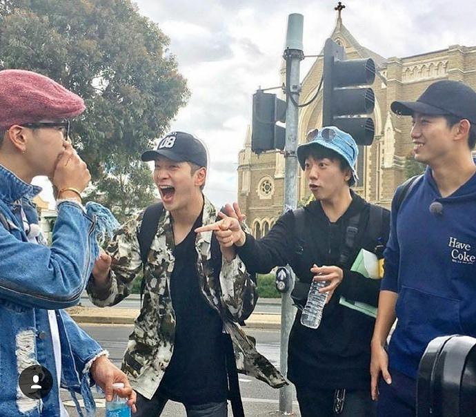 2PM成无业游民现身墨尔本街头打工