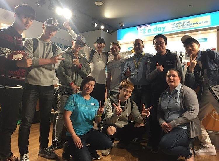 2PM成无业游民现身墨尔本街头打工