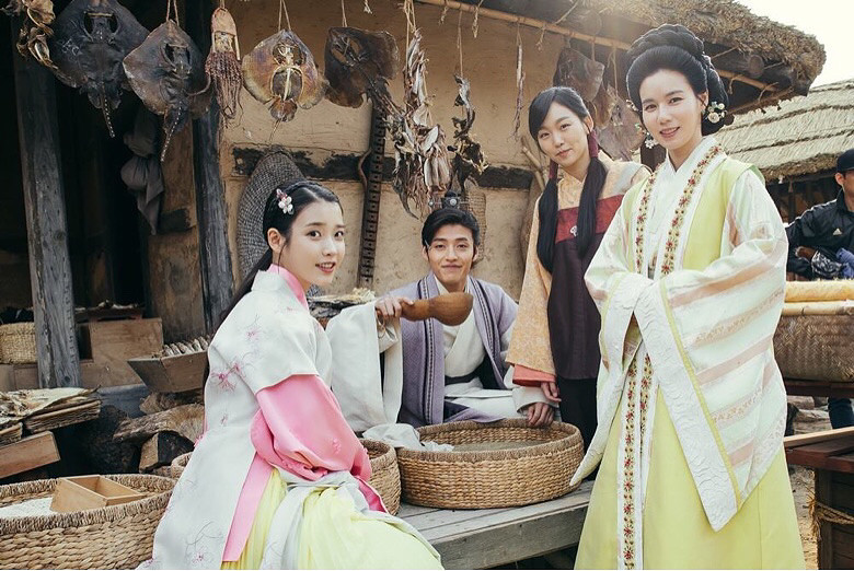 朴诗恩拍摄杂志画报 谈《步步惊心:丽》的解氏夫人和解树