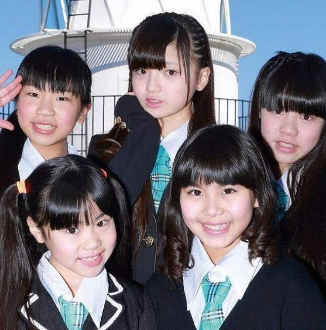 日本小学生女团成员逆天 这是12岁女孩的身材?