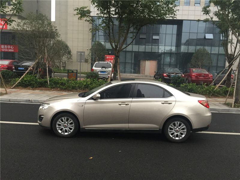 荣威550 1.8自动挡 金色