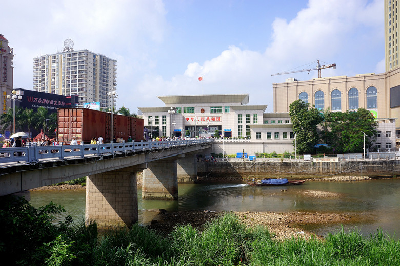 中越友誼大橋是我國修建的