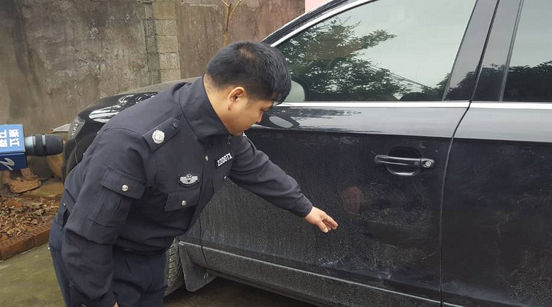 无证、毒驾、强行冲卡,厉害了word天!这哥们儿