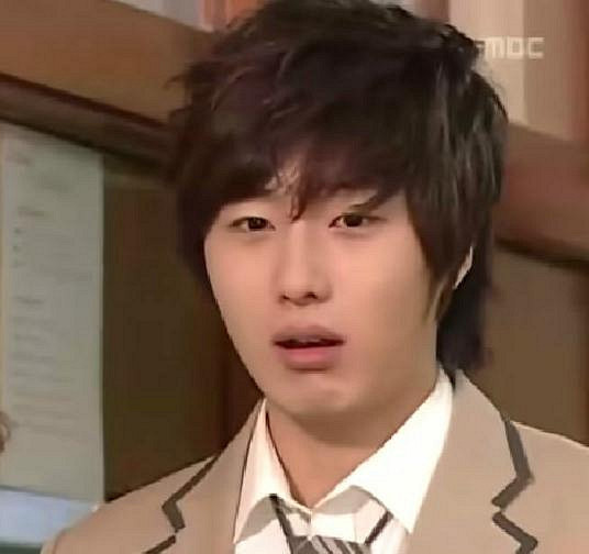 丁一宇即将入伍,还记得搞笑一家人的允浩吗