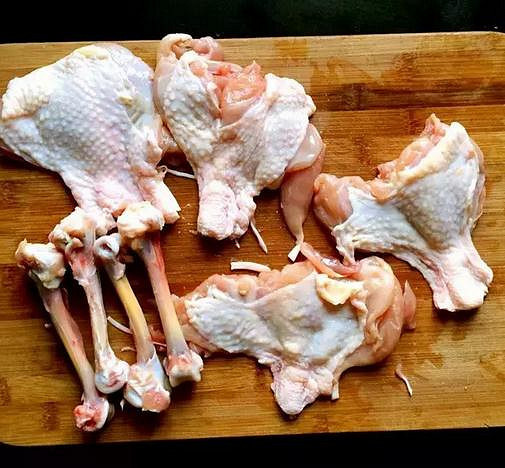鸡腿快速去骨的技巧,无骨鸡腿不是梦!