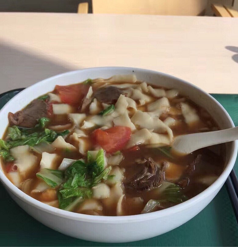 122牛肉面片好大一碗食堂12