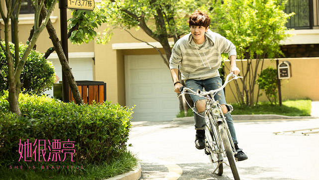 Selina首唱内地剧主题曲暖心填词《她很漂亮》