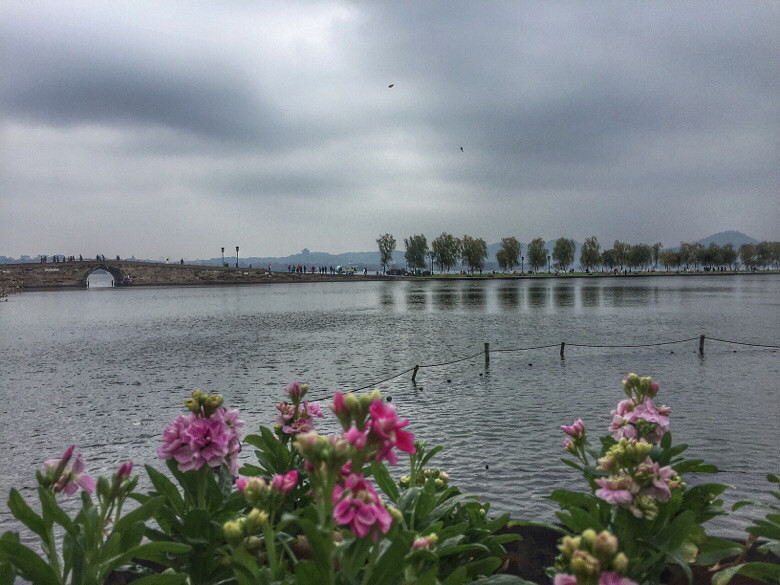 杭州有三怪,长桥不长、孤山不孤、断桥不断