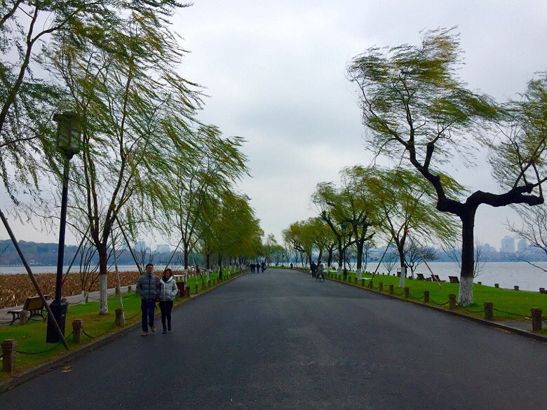 杭州有三怪,长桥不长、孤山不孤、断桥不断