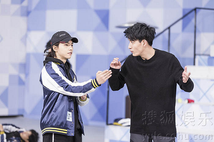 汪汐潮变身导师训哭女学员 重现经典武打片段