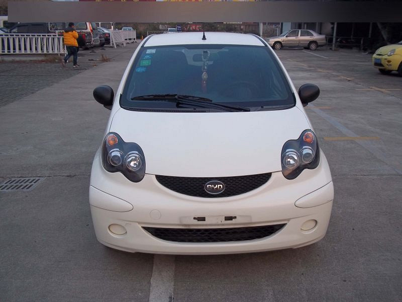 出售2013年比亚迪f0 白色