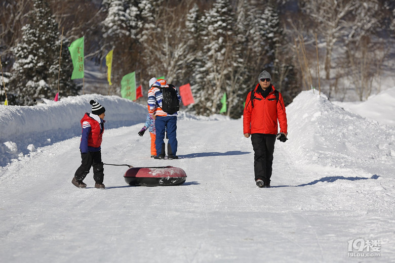 元旦去雪乡，玩篝火，打雪仗，堆雪人，滑雪，溜冰