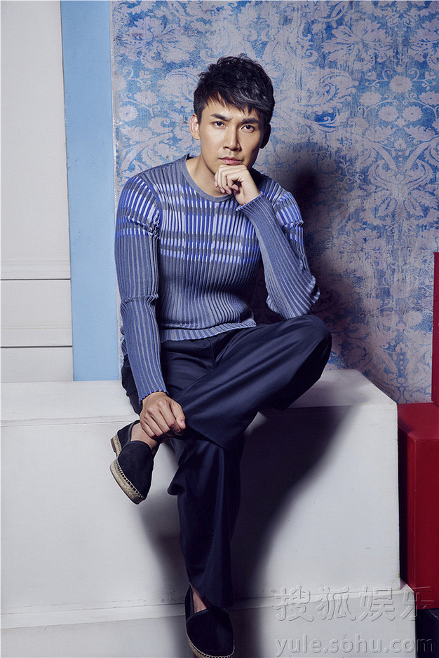 张铎时尚写真曝光 沉稳内敛尽显"霸总"风范