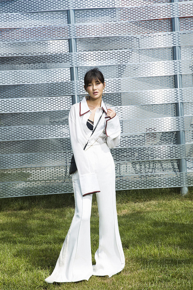 陈燃元气满满职场装奉上 get减压式时髦