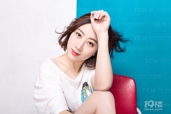 谁说40岁的女人豆腐渣?她40岁+ 却美成了20 岁!