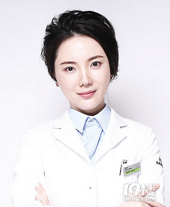 谁说40岁的女人豆腐渣？她40岁+ 却美成了20 岁！