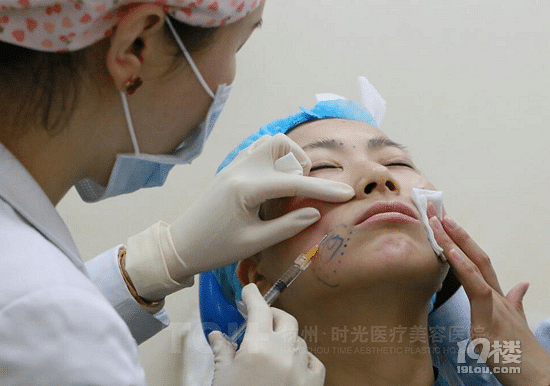 谁说40岁的女人豆腐渣？她40岁+ 却美成了20 岁！