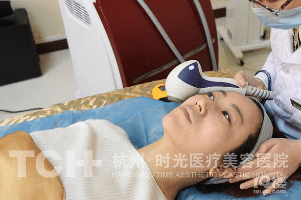 谁说40岁的女人豆腐渣？她40岁+ 却美成了20 岁！