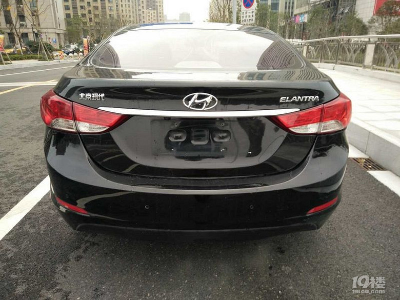 现代朗动1.6 黑色