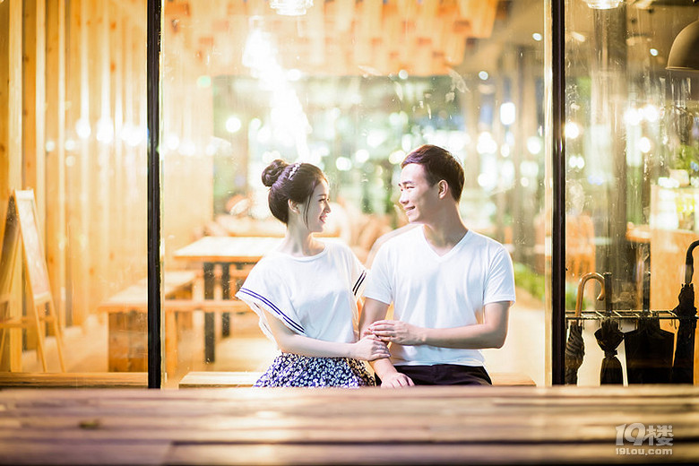 【結婚日記】一個蘋果引發(fā)的校園文藝小愛情