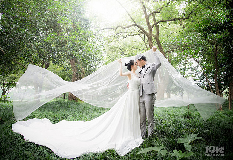 【結婚日記】一個蘋果引發(fā)的校園文藝小愛情