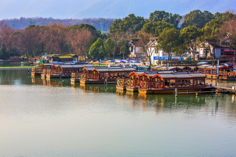 暖阳茅家埠 湖上泛舟人
