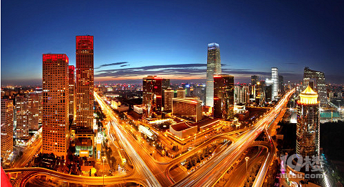 杭州豪宅井喷的2017,万元单价差的两个改善楼