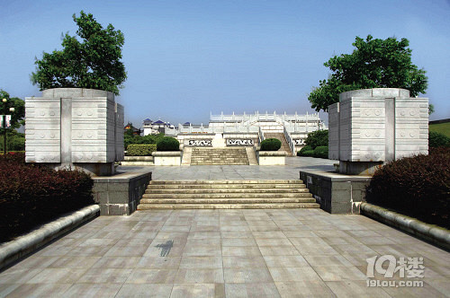 白石坛广场旅游攻略