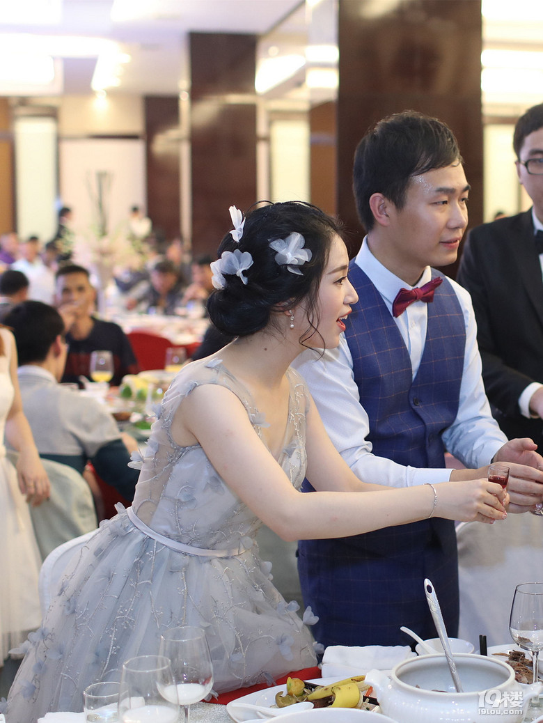 【結婚日記】一個蘋果引發(fā)的校園文藝小愛情