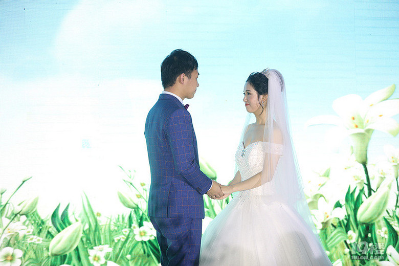 【結婚日記】一個蘋果引發(fā)的校園文藝小愛情