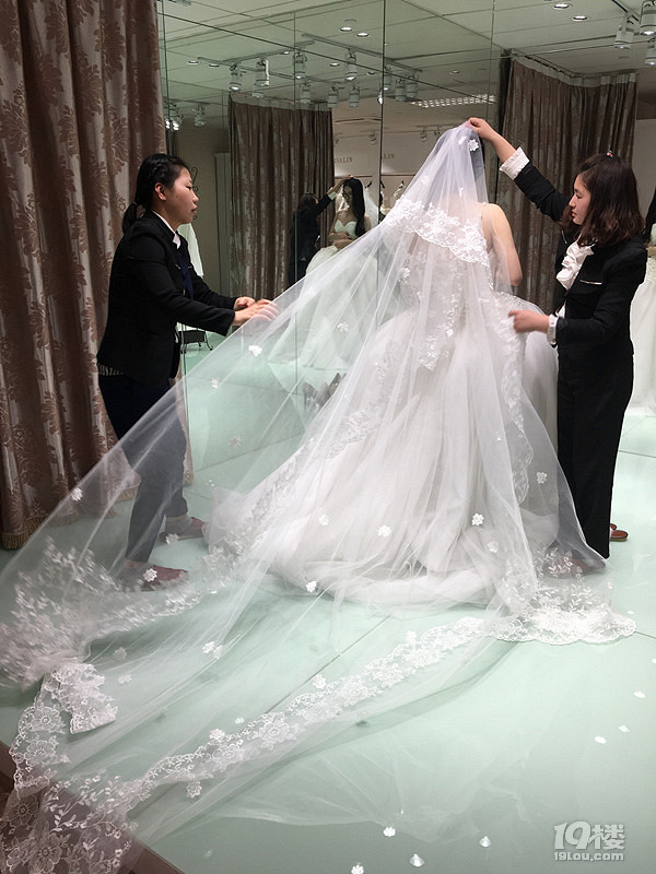 【結婚日記】一個蘋果引發(fā)的校園文藝小愛情