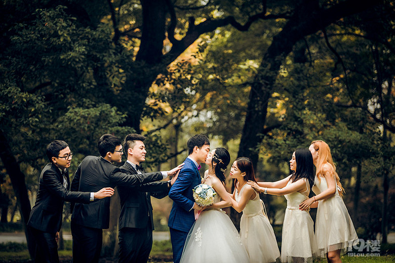 【結婚日記】一個蘋果引發(fā)的校園文藝小愛情