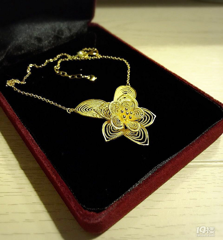 【結婚日記】一個蘋果引發(fā)的校園文藝小愛情