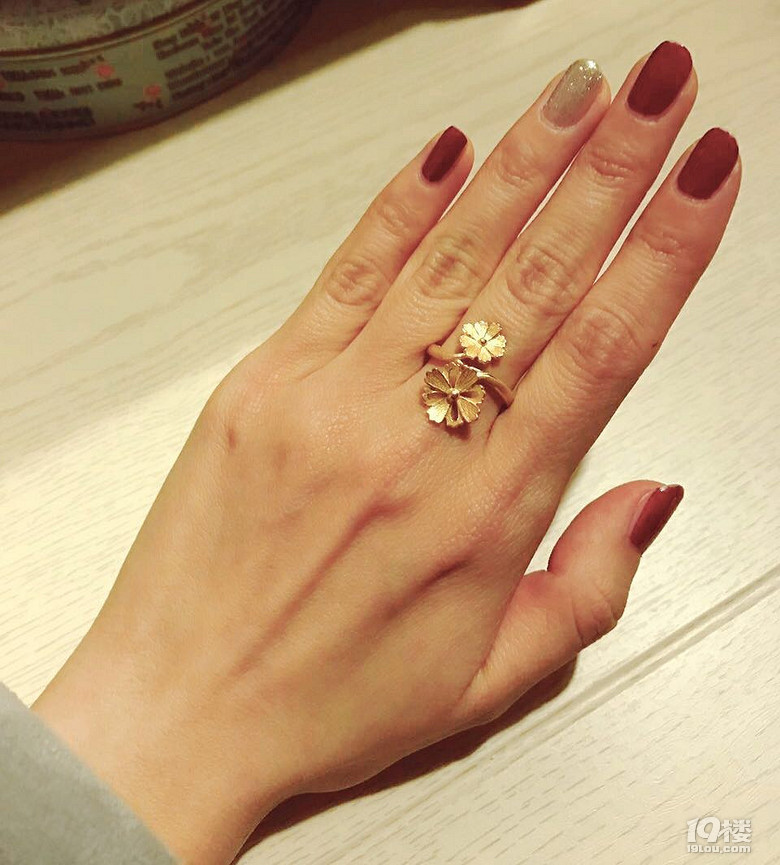 【結婚日記】一個蘋果引發(fā)的校園文藝小愛情
