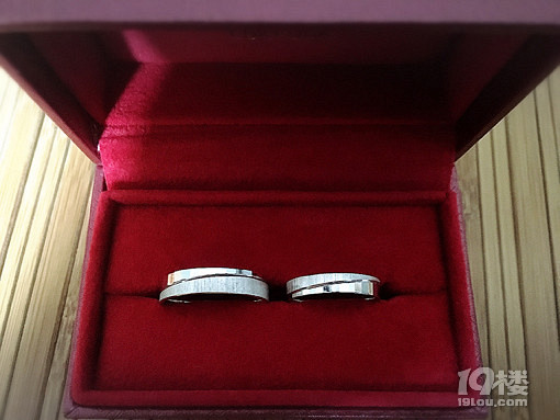 【結婚日記】一個蘋果引發(fā)的校園文藝小愛情