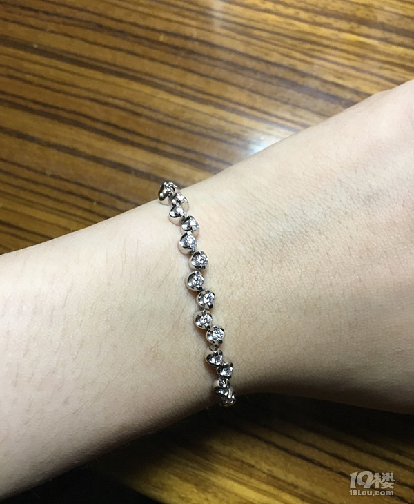【結婚日記】一個蘋果引發(fā)的校園文藝小愛情
