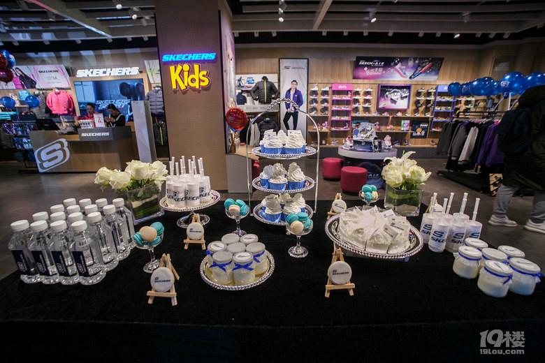 SKECHERS斯凯奇杭州武林大厦旗舰店盛大开