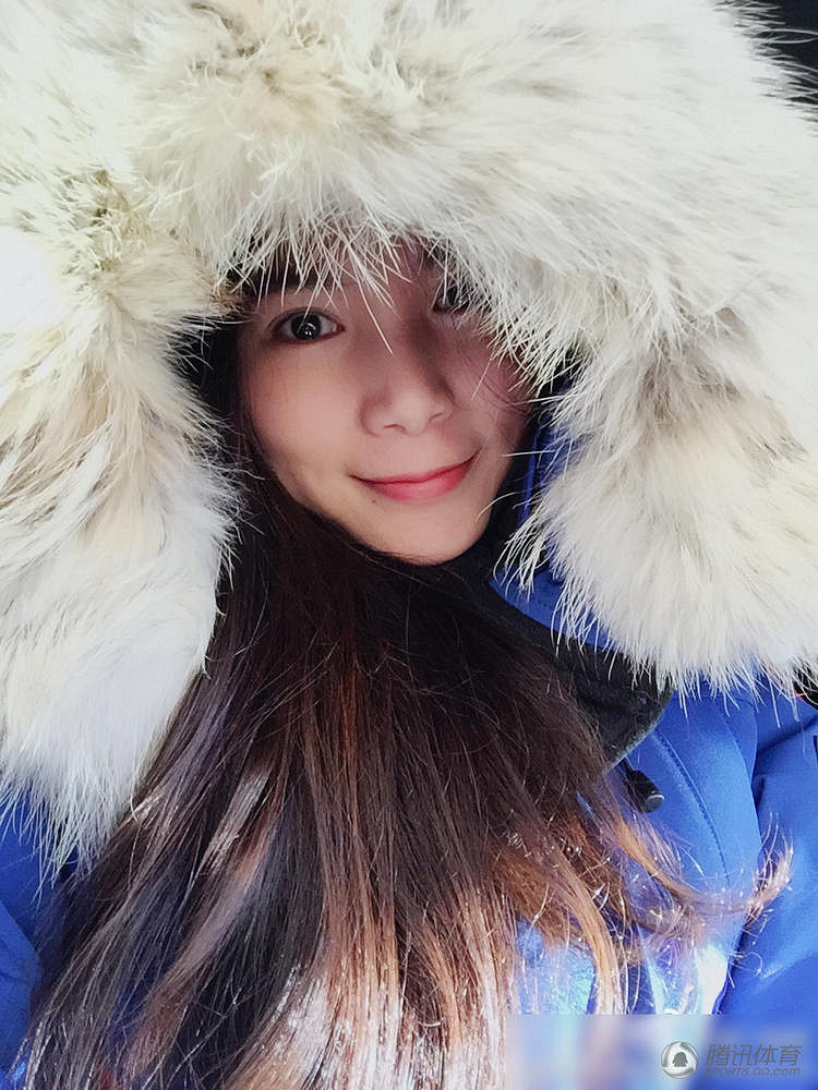 何姿包裹严实自拍 调侃自己怕冷年纪大(图)-八