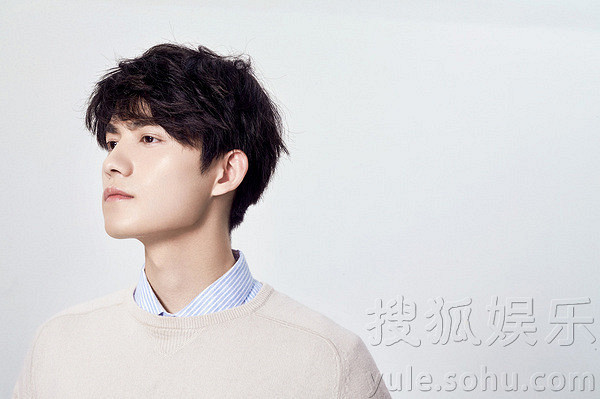 胡文喆冬日写真曝光 目光清澈少年气十足-八卦